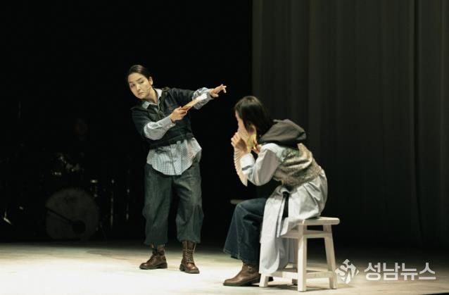 구구선 사람들 사진 2부(2024 퀴드초이스 공연 사진 Ⓒ서울문화재단 대학로극장 쿼드. 장준구)