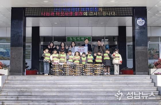 아이들과 함께한 설 나눔...근로복지공단 어린이집, 서구청에 쌀 30포 기탁
