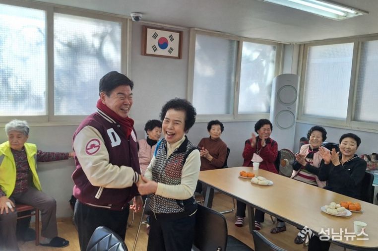 설 앞두고 140곳 경로당 ‘한 달 발품’…이필형 동대문구청장, ‘모락모락’ 밥상까지 챙겼다