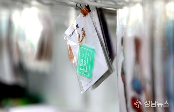 “이름부터 신난다!” 인제 신남 표지판, 키링으로 재탄생…관광 홍보 효과 톡톡