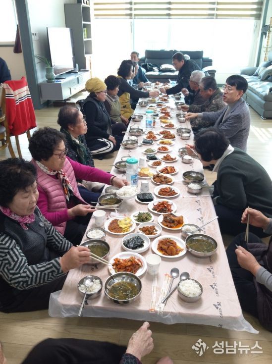 ‘어르신들의 경로당 급식지원