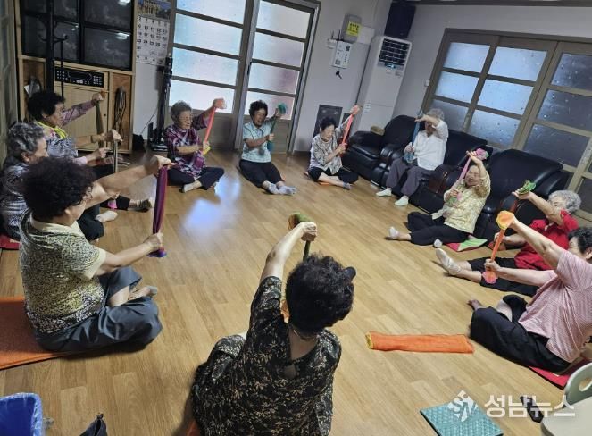 산청군보건의료원, 어르신 대상‘건강걷기 운동교실’ 운영