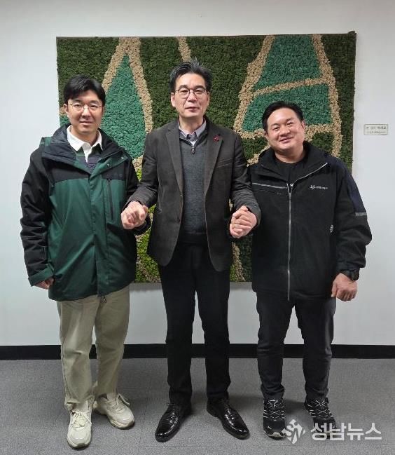 광명도시공사 한정광 경영관리본부장(가운데), 전국노동평등노동조합 광명도시공사지부 한상길 지부장(우측), 광명도시공사 김우진 사무국장(좌측).