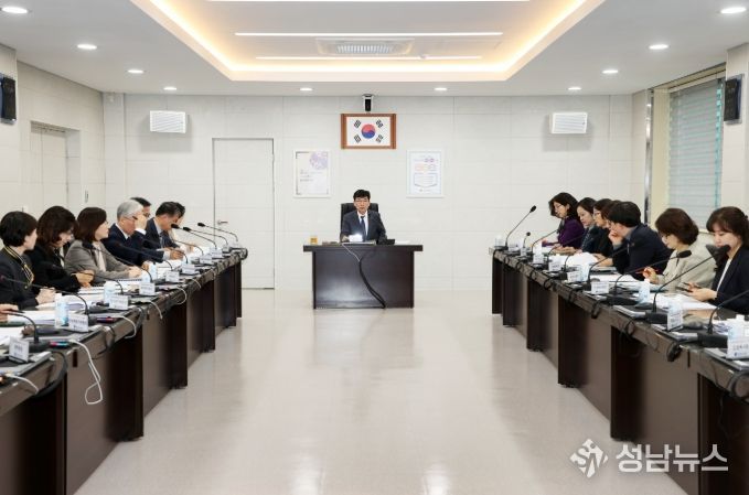 윤건영 교육감, 지역사회 잇는 직속기관 소통간담회 개최