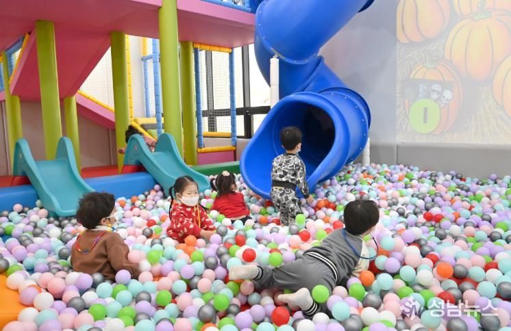 청송군, 키즈카페·청소년 공간 확충에 힘써-진보키즈카페 볼풀장