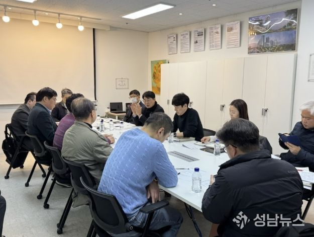 용인특례시가 지역내 리모델링주택조합 현장을 방문해 관계자들과 의견을 교환했다.