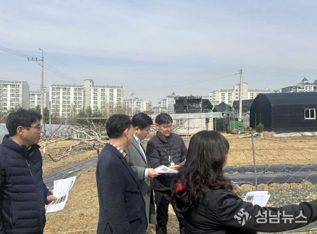 23일 박승삼 시흥시 부시장이 관내 농지 현장을 방문하여 농지 이용 실태를 확인하고 있다
