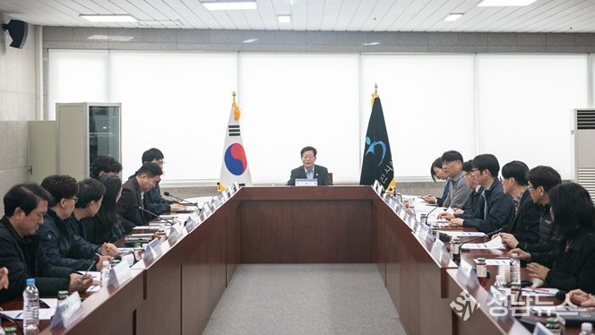 인천시설공단(이사장 김재보)은 지난 24일 조직 전반의 청렴문화 확산과 반부패·청렴 정책의 실효성을 높이기 위해 기관장 주재 「고위직 청렴협의체」를 개최했다.