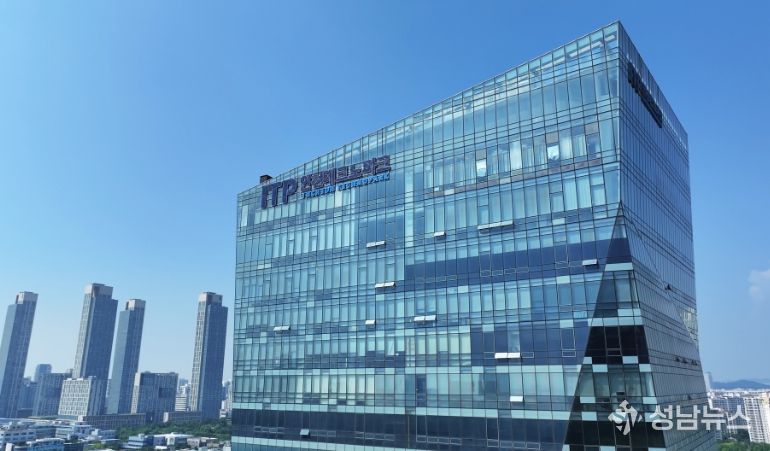 인천테크노파크 미추홀타워 전경.