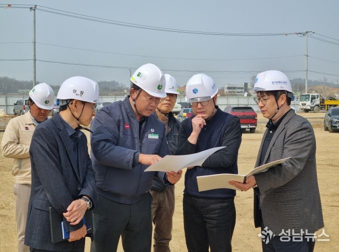 오른쪽에서 두 번째 김상철 본부장