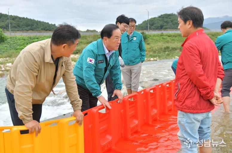 이병선 속초시장 물막이판 시연 현장 방문 당시