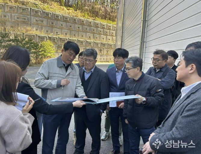 용인특례시 처인구가 용인테크노밸리 일반산업단지 내 녹지 옹벽을 점검했다.