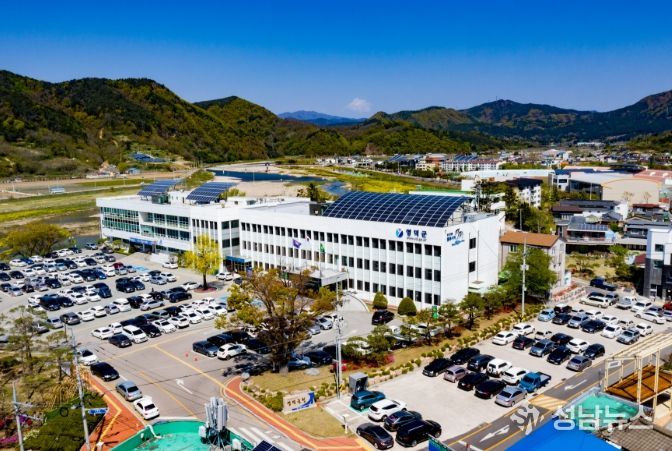 영덕군청 전경.