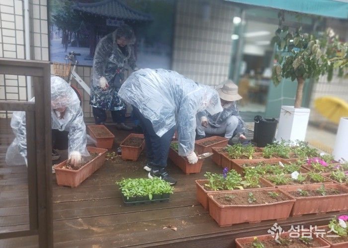 고양시 화정1동, 봄맞이 초화식재 실시