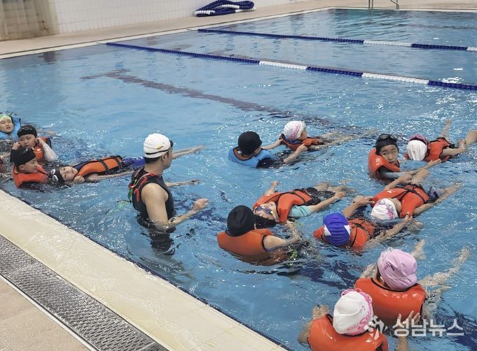 성남시청소년청년재단 판교유스센터, 초등 생존수영 교육 운영