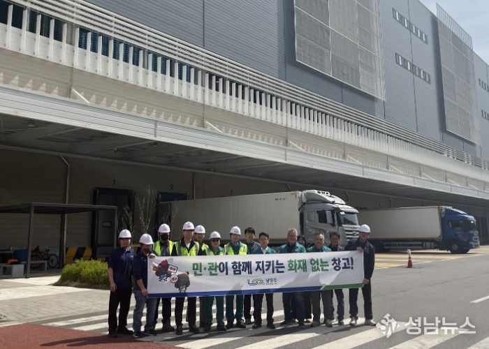 수동면 운수리 오뚜기·빙그레 물류센터 현장 사진 (도시국장, 건축관리과장, 건축물 관계자 등)