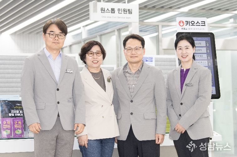 민원매니저(배테랑팀장)단체사진(왼쪽부터 윤선목, 이윤자, 정덕채, 오은주)