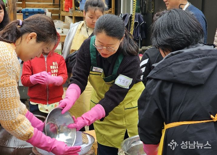 괴산서울농장 체험하는 모습